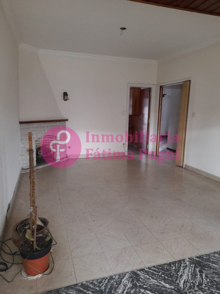 Don Bosco al 200. Solido chalet 3 amb con dependencia, garage y patio con quincho