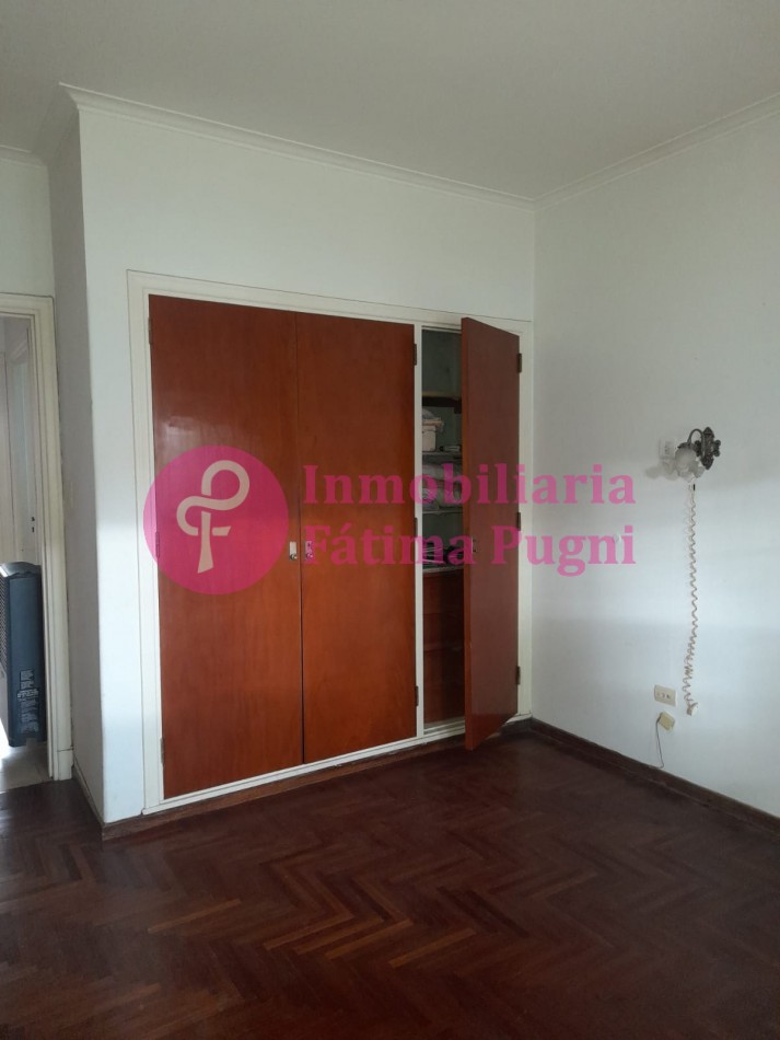 Don Bosco al 200. Solido chalet 3 amb con dependencia, garage y patio con quincho