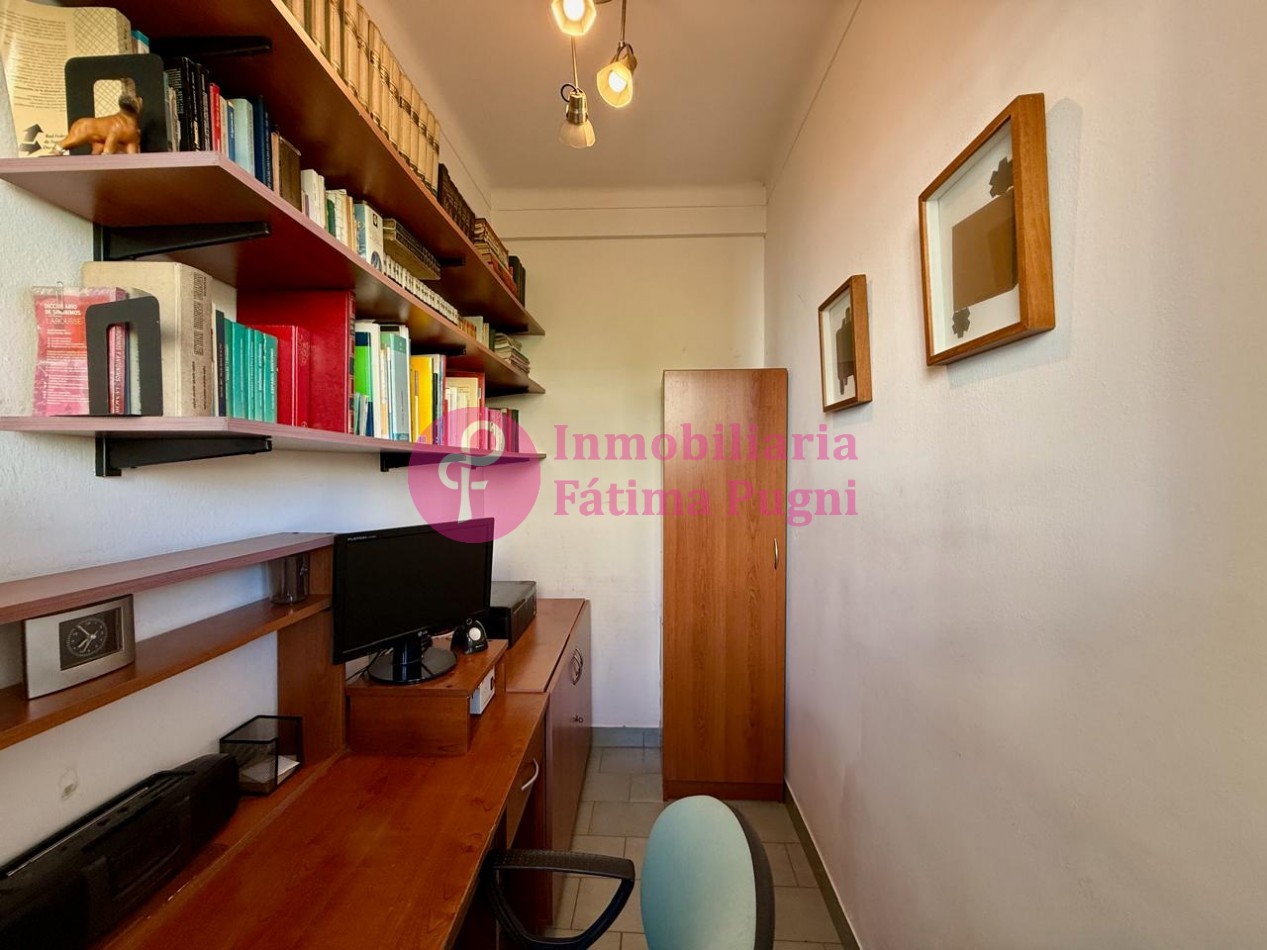 Semipiso 3 ambientes con dependencia de servicio - contrafrente- Muy luminoso, buen estado