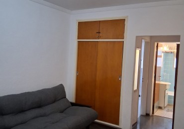 Sarmiento 2239 . Departamento de 1 ambiente lateral con muebles