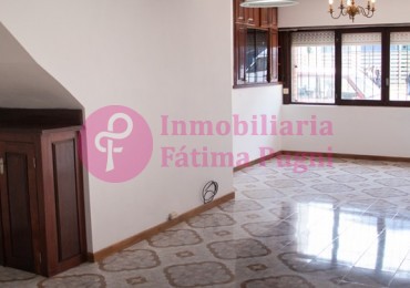 9 de Julio y Dorrego. Casa 3 amb con garage en ph al frente