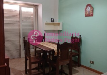 Departamento 2 ambientes a la calle, con balcon frances.