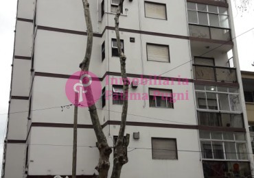Tucuman esquina Brown. Depto 2 ambientes a la calle- Se vende con Renta