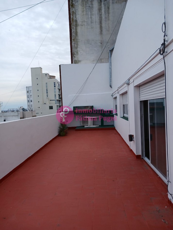 Bolivar y La Rioja- Departamento 2 ambientes con balcon terraza, todo externo 