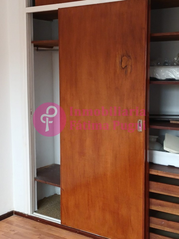 Necochea y Misiones. Departamento 2 ambientes a la calle con balcon y patio