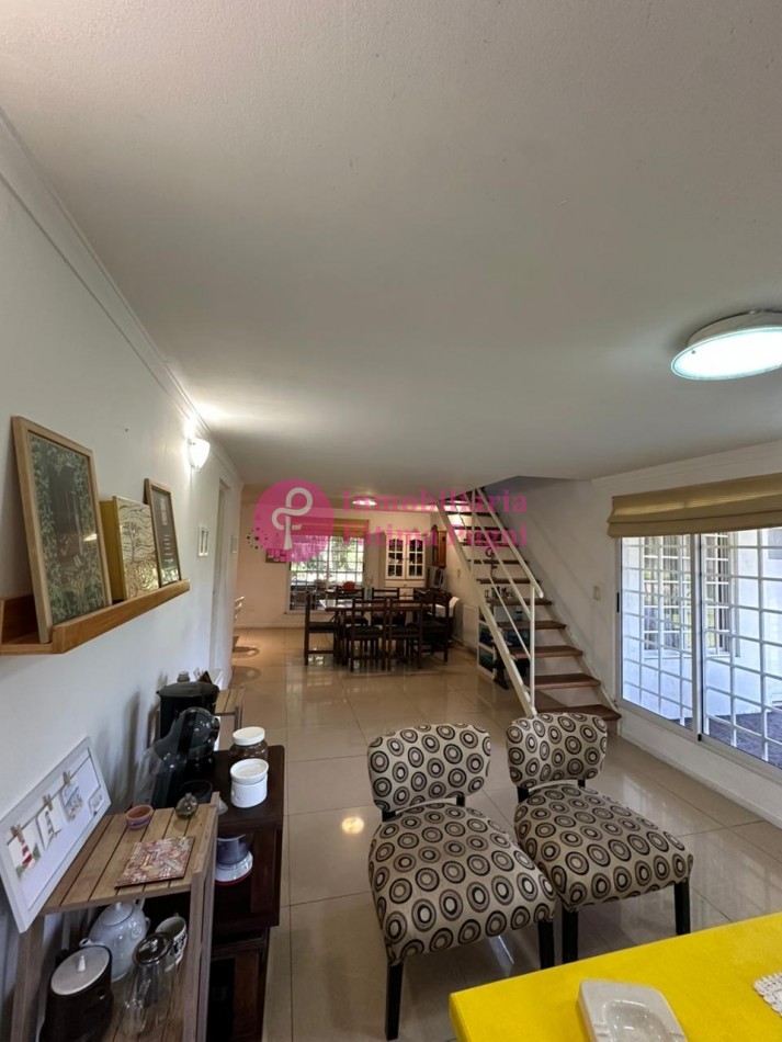 Chalet 3 ambientes con parque . Totalmente reciclado