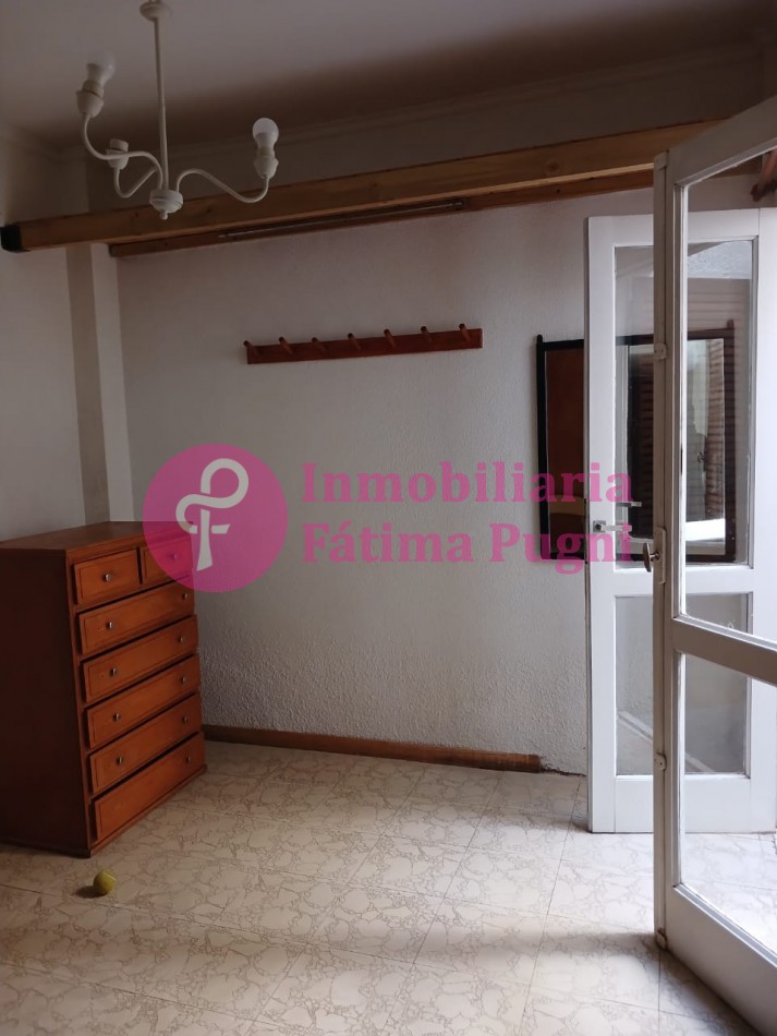 Departamento 1 ambiente dividido, planta baja contrafrente con pequeño patio
