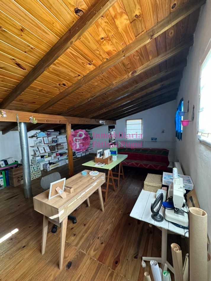 Chalet 3 ambientes con parque . Totalmente reciclado