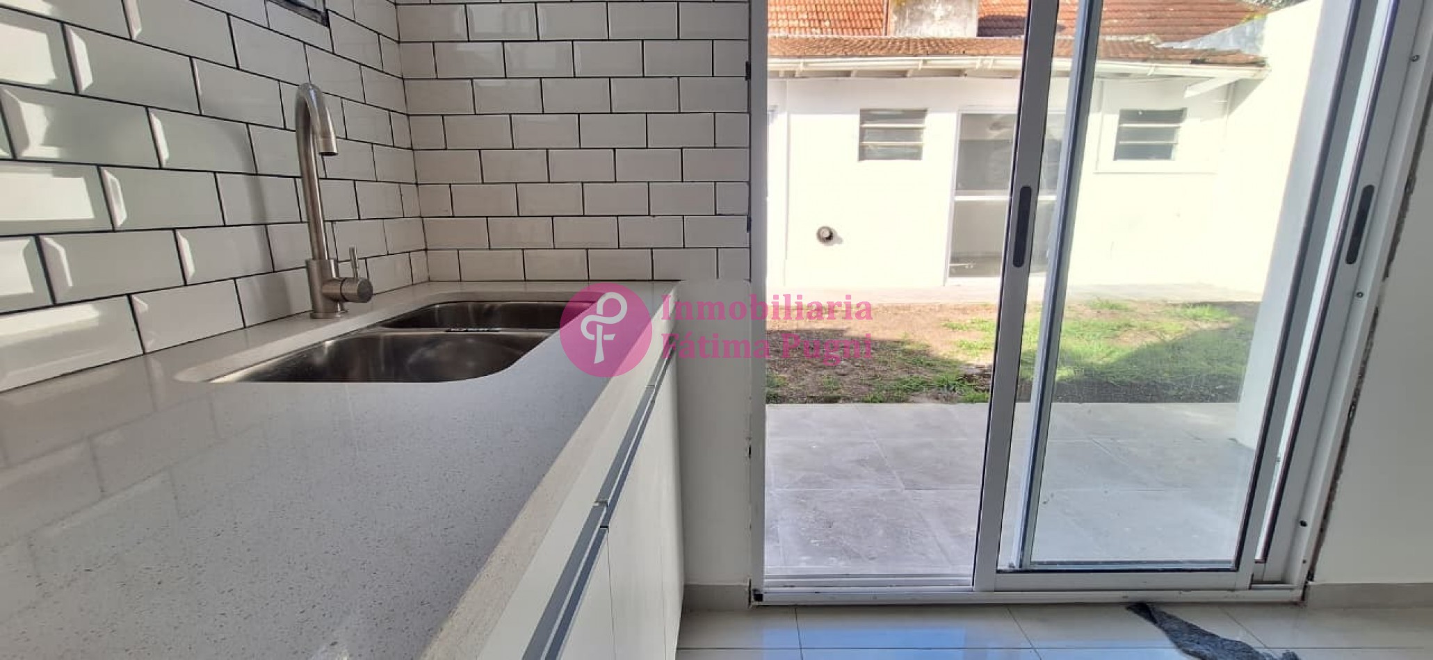 Florisbelo Acosto casi Tejedor - Casa 3 ambientes con garage y patio con Quincho- Reciclada