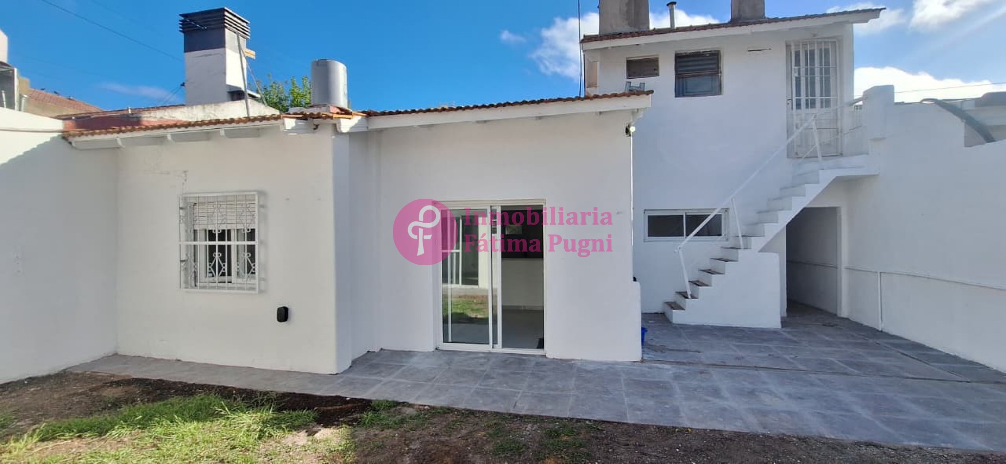 Florisbelo Acosto casi Tejedor - Casa 3 ambientes con garage y patio con Quincho- Reciclada
