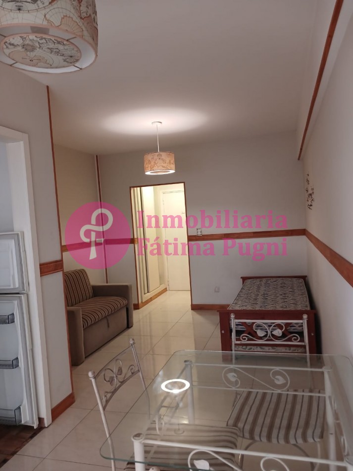 Departamento 1 ambiente a la calle con balcon- Impecable