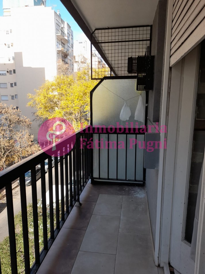 Departamento 1 ambiente a la calle con balcon- Impecable
