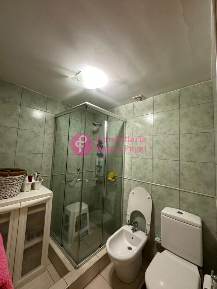 Chalet 3 ambientes con parque . Totalmente reciclado