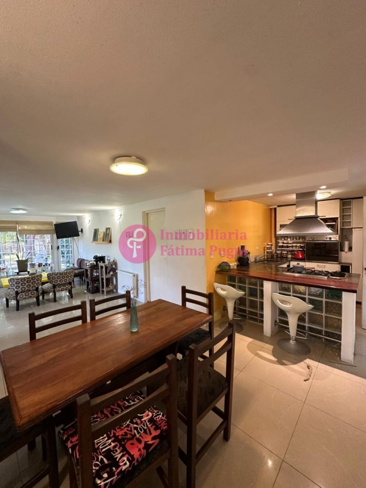 Chalet 3 ambientes con parque . Totalmente reciclado