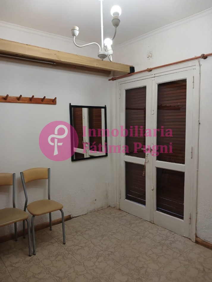 Departamento 1 ambiente dividido, planta baja contrafrente con pequeño patio
