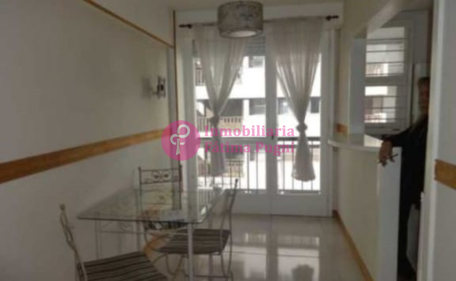 Departamento 1 ambiente a la calle con balcon- Impecable