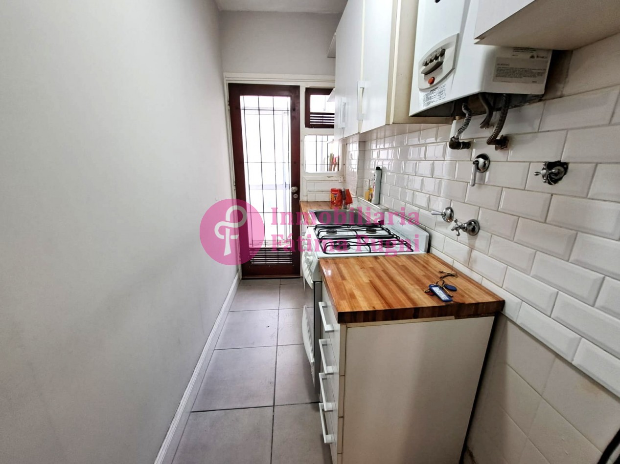 Departamento 3 ambientes a la calle con balcon- Reciclado- Zona Plaza Mitre