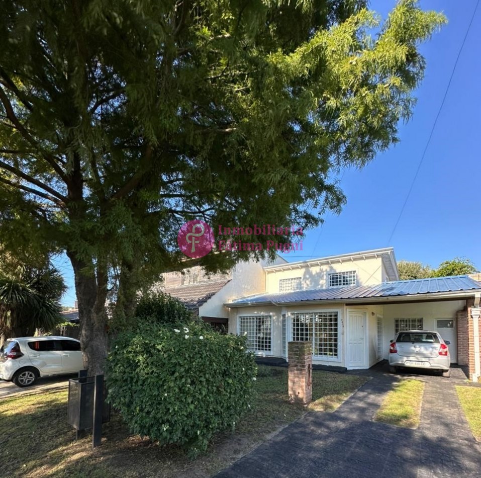 Chalet 3 ambientes con parque . Totalmente reciclado