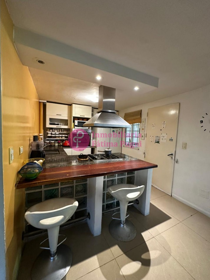 Chalet 3 ambientes con parque . Totalmente reciclado