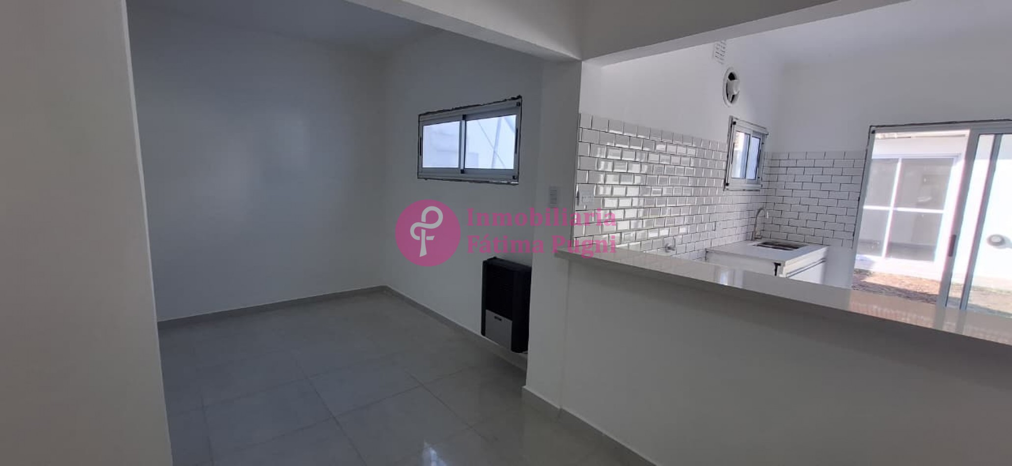 Florisbelo Acosto casi Tejedor - Casa 3 ambientes con garage y patio con Quincho- Reciclada