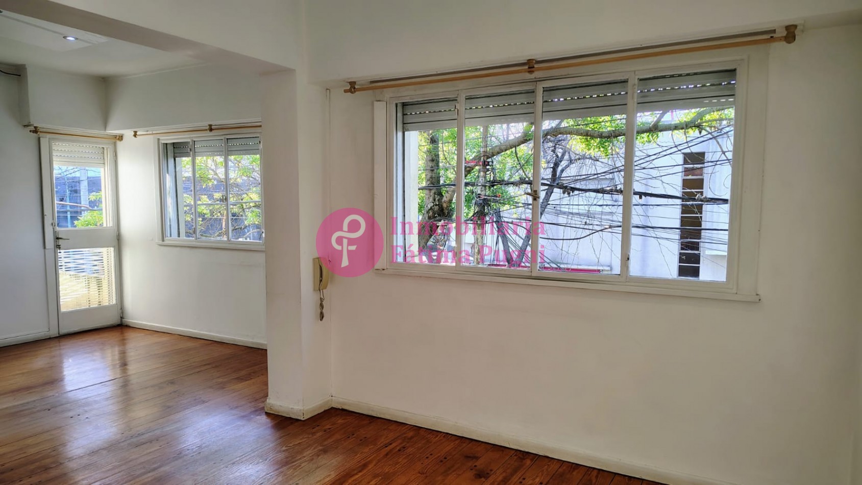  Alberti esquina Yrigoyen, amplia oficina primer piso por escalera .Alquiler uso profesional.