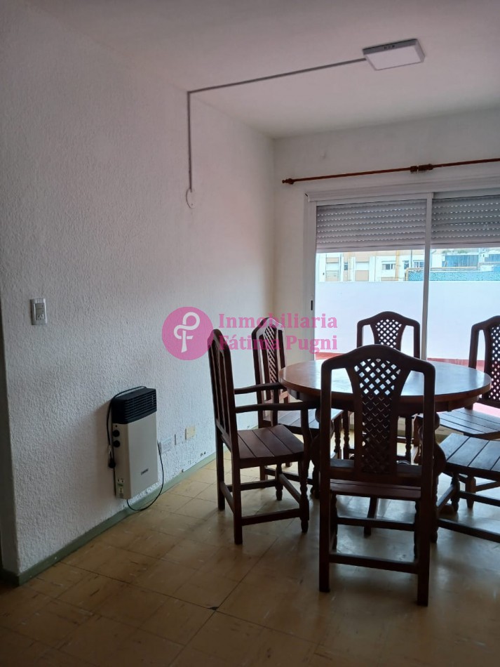 Bolivar y La Rioja- Departamento 2 ambientes con balcon terraza, todo externo 