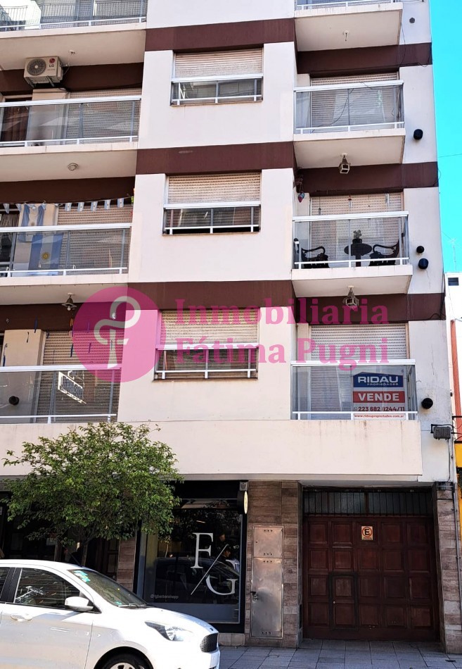 Departamento 3 ambientes a la calle con balcon- Reciclado- Zona Plaza Mitre