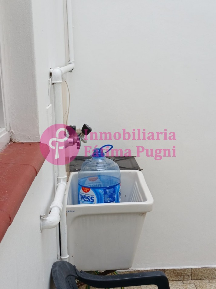 Necochea y Misiones. Departamento 2 ambientes a la calle con balcon y patio