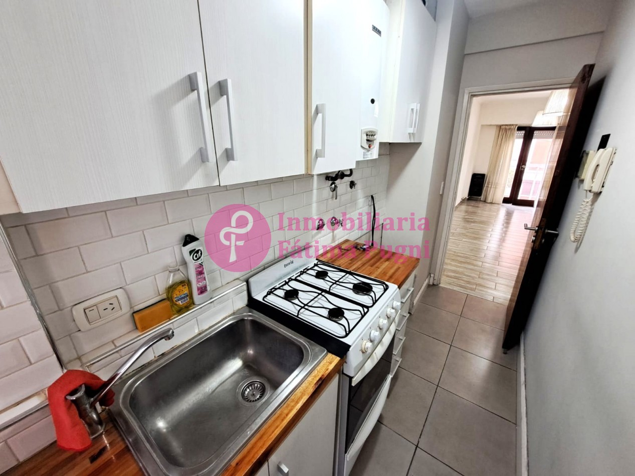 Departamento 3 ambientes a la calle con balcon- Reciclado- Zona Plaza Mitre