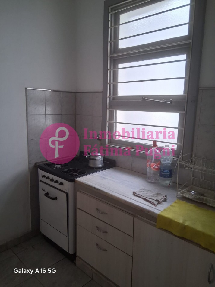 Salta casi Balcarce. Departamento 2 1/2 ambientes lateral 1°piso por escaleras
