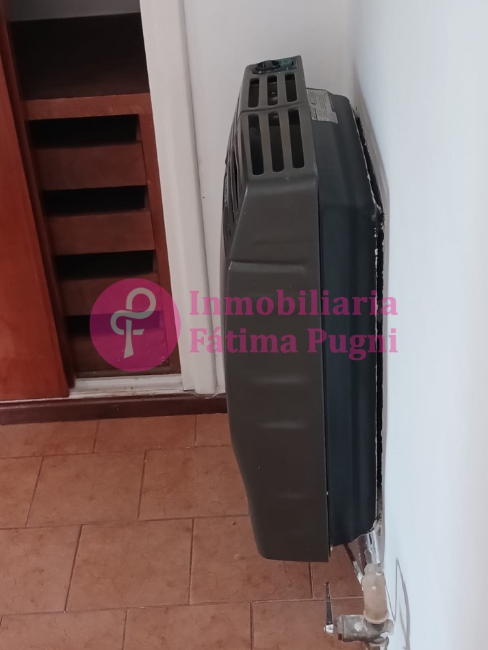 Necochea y Misiones. Departamento 2 ambientes a la calle con balcon y patio