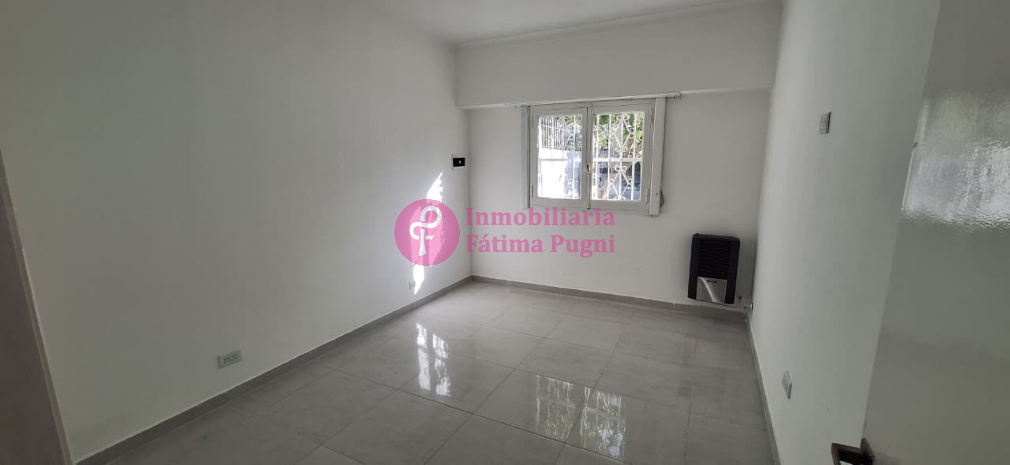 Florisbelo Acosto casi Tejedor - Casa 3 ambientes con garage y patio con Quincho- Reciclada