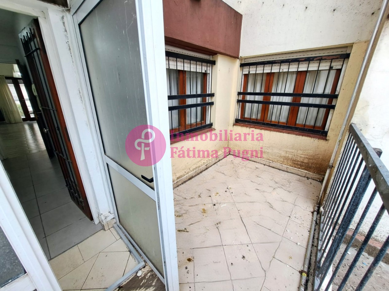 Departamento 3 ambientes a la calle con balcon- Reciclado- Zona Plaza Mitre
