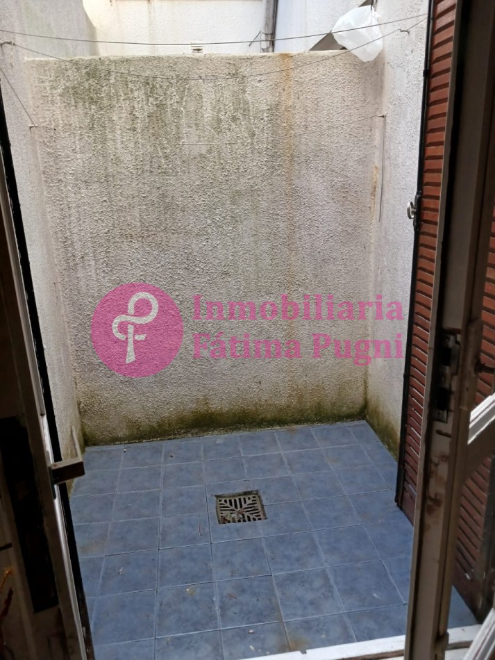 Departamento 1 ambiente dividido, planta baja contrafrente con pequeño patio