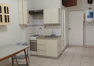 Alquiler 24 meses Departamento 1 ambiente dividido contrafrente vista abierta. Algunos muebles