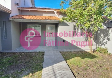 Florisbelo Acosto casi Tejedor - Casa 3 ambientes con garage y patio con Quincho- Reciclada