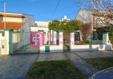 Dorrego y Berutti- La Perla- Casa 4 ambientes , jardin y parque -