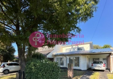 Chalet 3 ambientes con parque . Totalmente reciclado